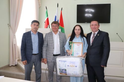 Азнакайда почта бүлекчәсе хезмәткәрләре белән очрашу узды