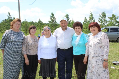 Азнакайда ветераннар Сабан туе узды: Урсайда өлкәннәр капчык киеп йөгерде, аркан тартты һәм биеде