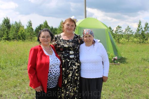 Азнакайда ветераннар Сабан туе узды: Урсайда өлкәннәр капчык киеп йөгерде, аркан тартты һәм биеде