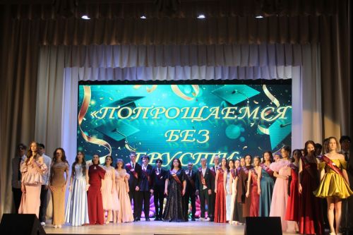 Три школы — один выпускной: в Актюбинском прошел праздник без грусти