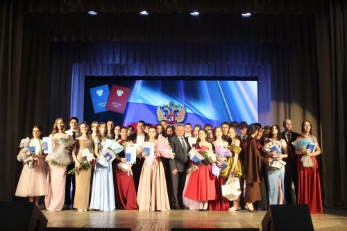 Три школы — один выпускной: в Актюбинском прошел праздник без грусти