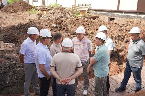 Район башлыгы Марсель Шәйдуллин җитәкчеләр катнашында үзәк котельный төзелеше белән  танышты.