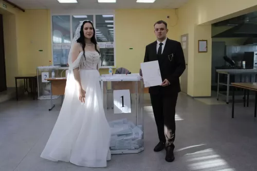 Азнакайда яшь пар ЗАГСтан туп-туры сайлауга килде