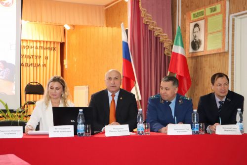Чемодур авыл җирлеге башлыгы Нина Котельникова постыннан китте