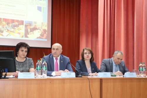Азнакай мәгариф идарәсе һәм  район мәгариф профсоюз оешмалары советының уртак киңәшмәсе узды