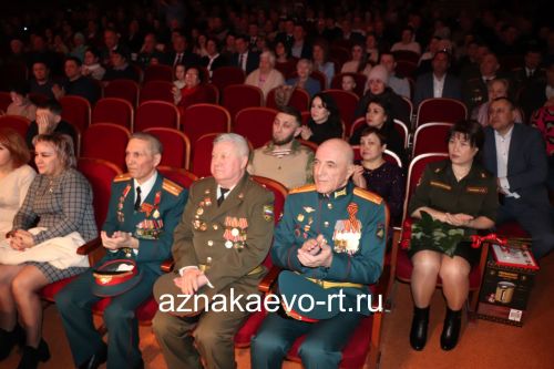 В Азнакаево поздравили защитников Отечества