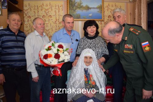 Жительнице Азнакаево, ветерану войны Гильминур Заляевой исполнилось 100 лет