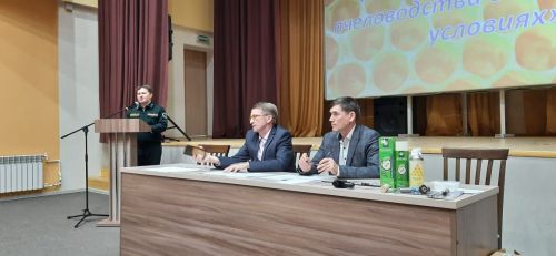 В Азнакаево состоялось совещание пчеловодов