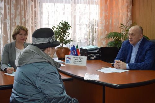 Секретарь Азнакаевского отделения "Единой России" Марсель Шайдуллин провел прием граждан
