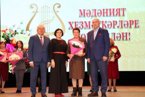 Работников культуры Азнакаево поздравили с праздником