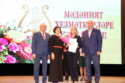 Работников культуры Азнакаево поздравили с праздником