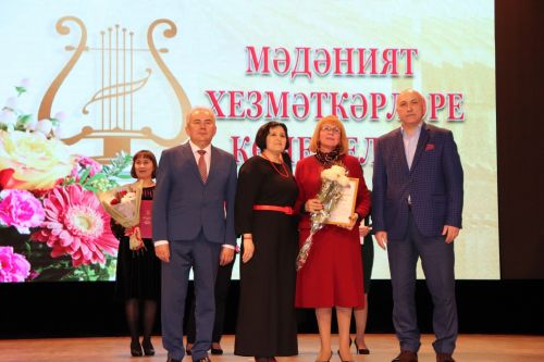 Работников культуры Азнакаево поздравили с праздником
