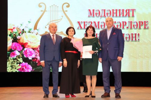 Работников культуры Азнакаево поздравили с праздником