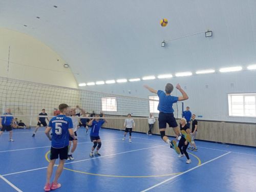 В поселке Актюбинский прошел волейбольный турнир