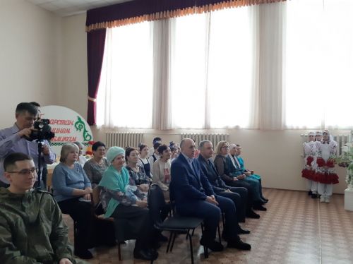 В честь Международного женского праздника в гимназии города прошла очень теплая, приятная встреча