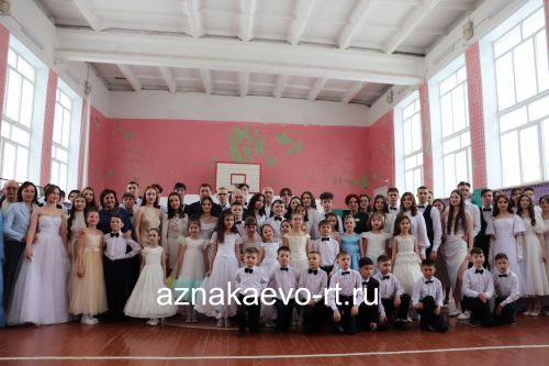 В Азнакаевском лицее прошел бал