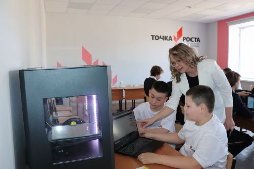 Азнакаевские активисты побывали на “Точке роста”, а оттуда “слетали” в космос