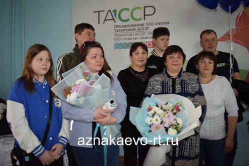 Глава Азнакаевского района Марсель Шайдуллин разделил радость семьи Сабирзяновых