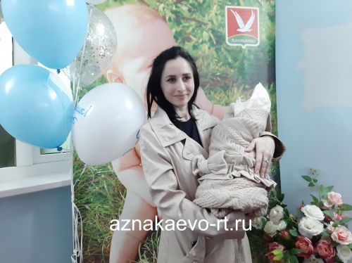 Глава Азнакаевского района Марсель Шайдуллин разделил радость семьи Сабирзяновых