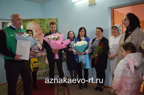 Глава Азнакаевского района Марсель Шайдуллин разделил радость семьи Сабирзяновых