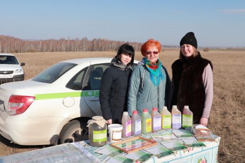 На полях закипела работа