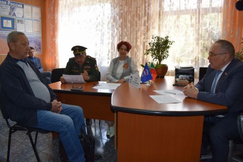В Азнакаевском местном отделении партии "Единая Россия" проходят приемы граждан по вопросам старшего поколения