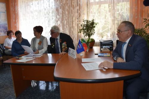 В Азнакаевском местном отделении партии "Единая Россия" проходят приемы граждан по вопросам старшего поколения