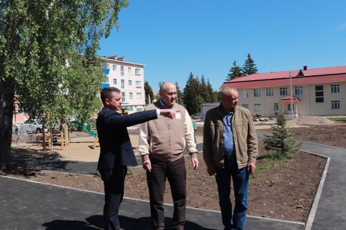 В Азнакаевском районе в этом году отремонтируют 34 двора