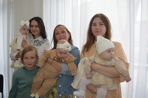 Глава района Марсель Шайдуллин поздравил с Днем семьи азнакаевцев, у которых в этом году произошло пополнение в семье