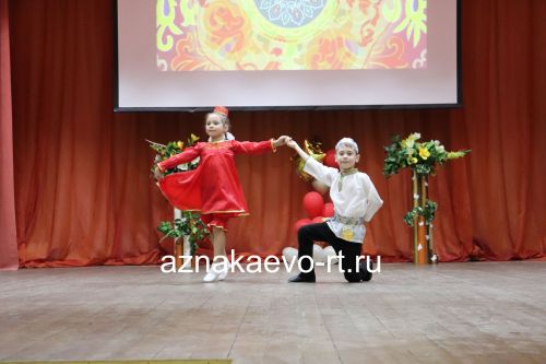 Азнакайның нәни йолдызчыклары сәхнә балкытты