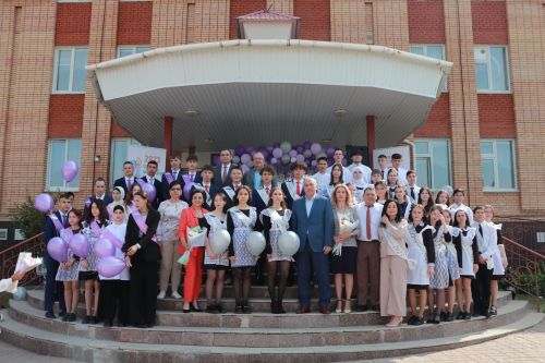В школах Азнакаево прозвенел последний звонок