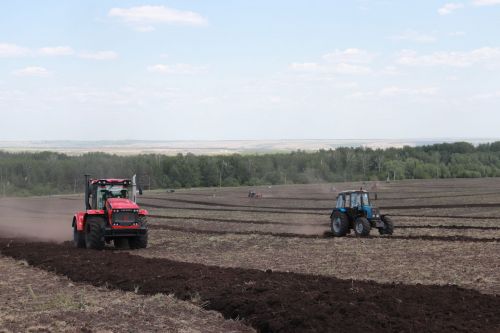 В Азнакаевском районе прошел конкурс пахарей