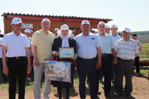 В Азнакаево соревновались доярки и технологи