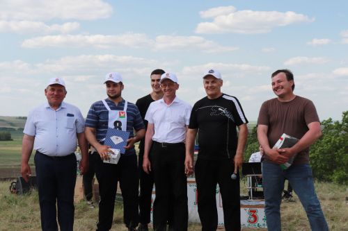 В Азнакаевском районе прошел конкурс пахарей