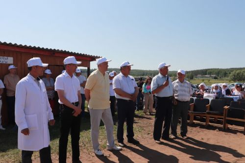 В Азнакаево соревновались доярки и технологи