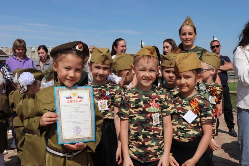 В Азнакаево звучали строевые песни юных солдат