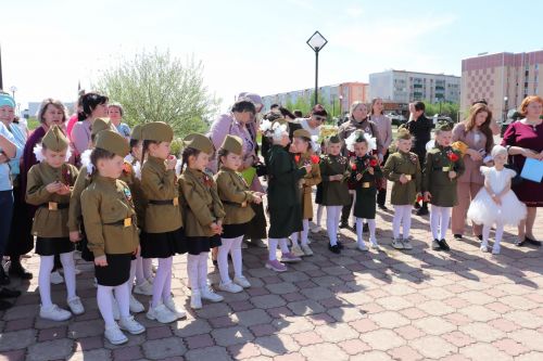 В Азнакаево звучали строевые песни юных солдат