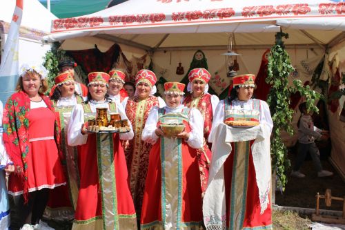 В Азнакаево ярко и зрелищно отпраздновали Сабантуй