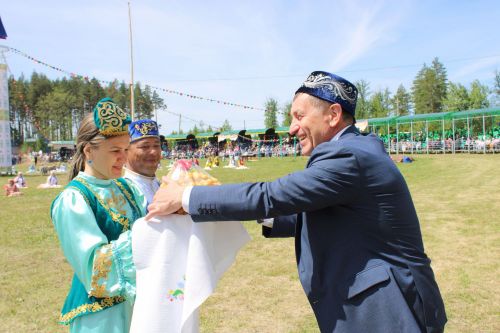 В Азнакаево ярко и зрелищно отпраздновали Сабантуй