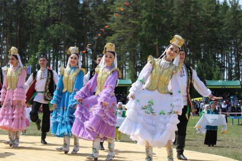 В Азнакаево ярко и зрелищно отпраздновали Сабантуй