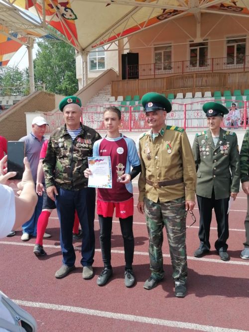 В Азнакаево прошел турнир по футболу среди школьных команд