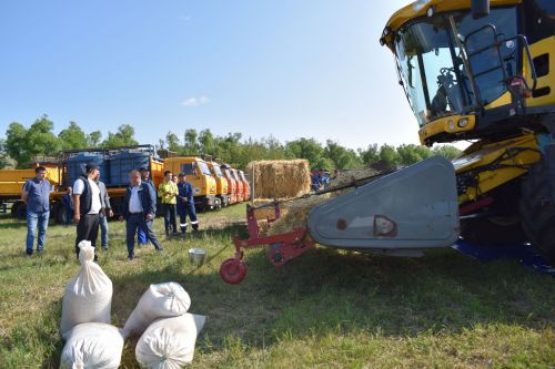 В Азнакаево проверили готовность комбайнов к жатве