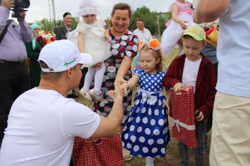 В Азнакаево соревновались самые дружные спортивные семьи