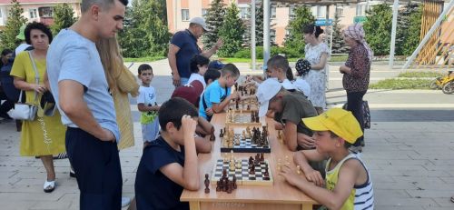 Азнакайда гаиләләр шахматта ярышты