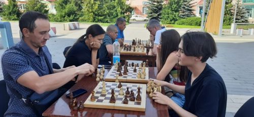 Азнакайда гаиләләр шахматта ярышты