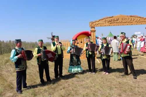 На горе Чатыр-Тау в Азнакаево состоялся фольклорный фестиваль "Чатыр-Тауда жыен"