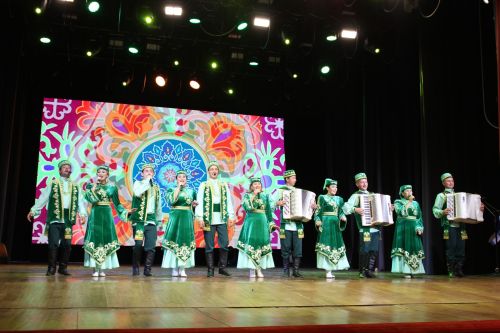Азнакайлылар чыгышын казанлылар көчле алкышларга күмде