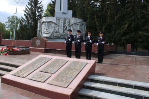 Возложение цветов к Вечному огню. Минута молчания.