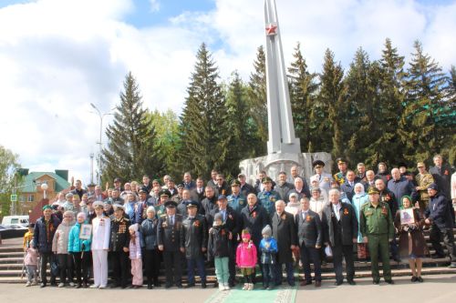 Возложение цветов к Вечному огню. Минута молчания.