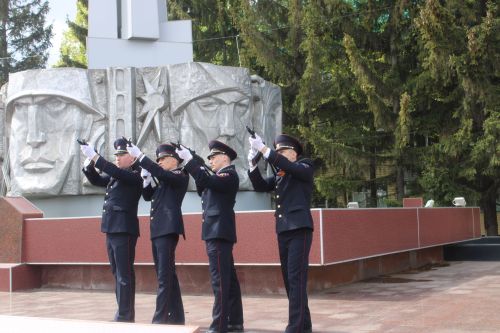 Возложение цветов к Вечному огню. Минута молчания.